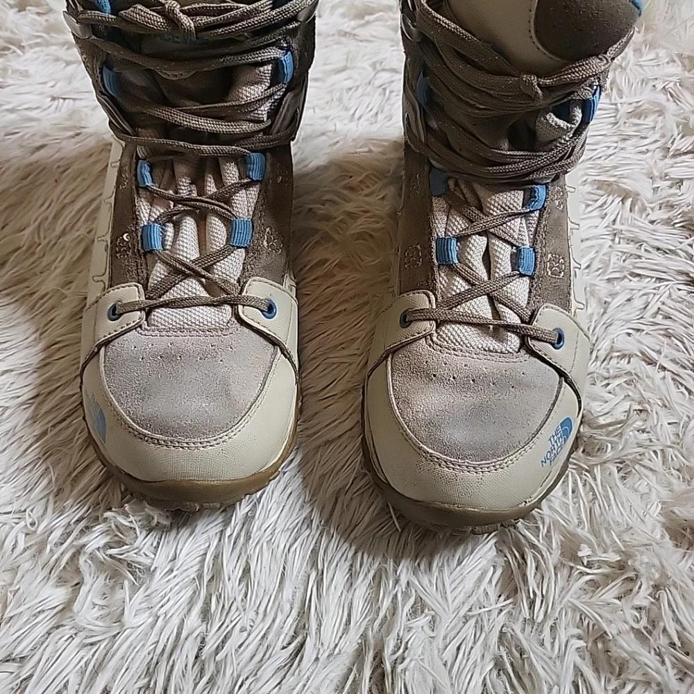 The North Face Girl's Hiking Walking Trail Outdoors Boots Shoes - 3. MSRP $85 ✨️